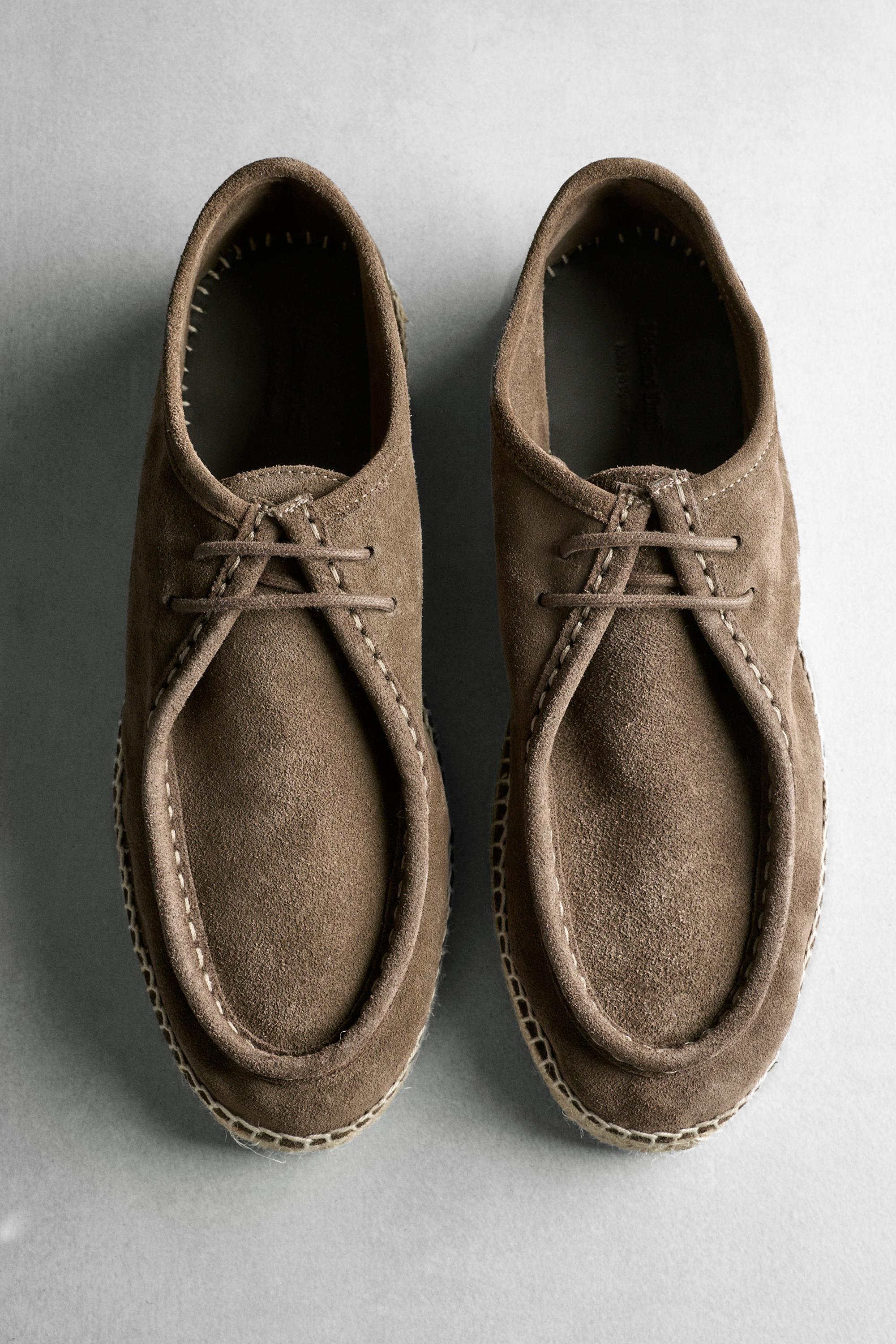 Split leather shoes with moc toe and jute sole